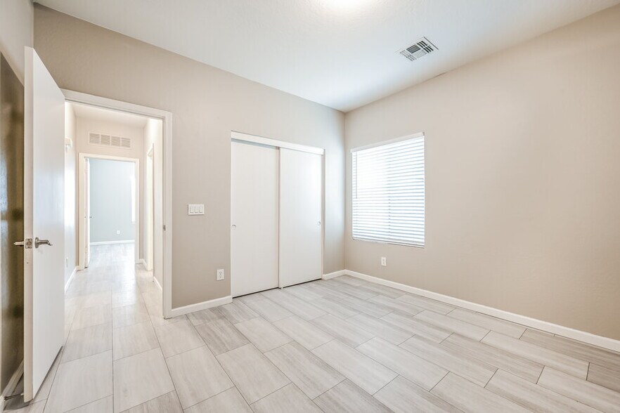 Building Photo - 12084 W Dreyfus Dr