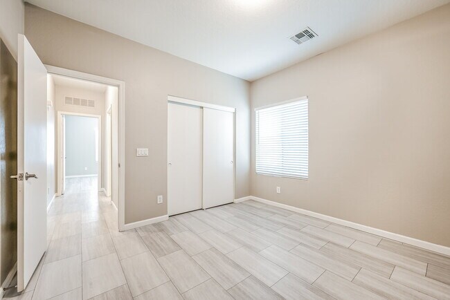 Building Photo - 12084 W Dreyfus Dr