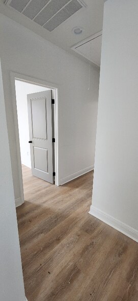 Building Photo - 2431 Franklin Ave