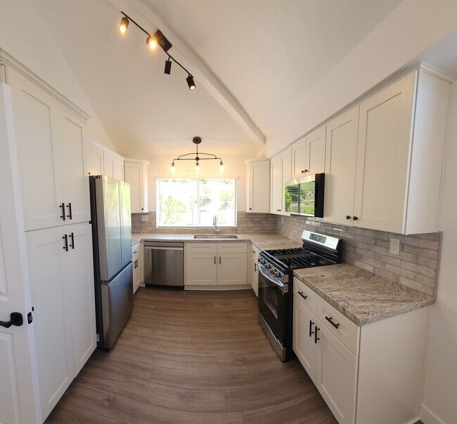 Building Photo - Gorgeous 2 bedroom newly renovated upstairs corner condo in gated community with pool & hill side...