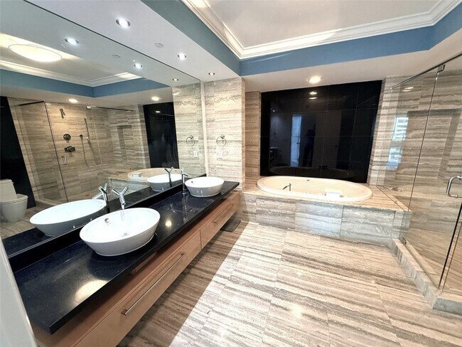 Building Photo - 101 S Fort Lauderdale Beach Blvd