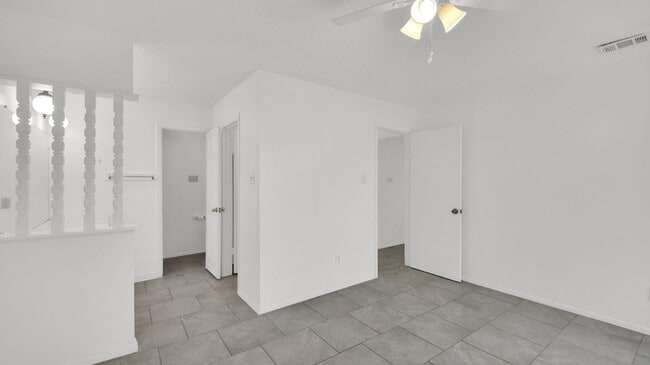 Building Photo - Beautiful fireplace, Large back yard, Wash...