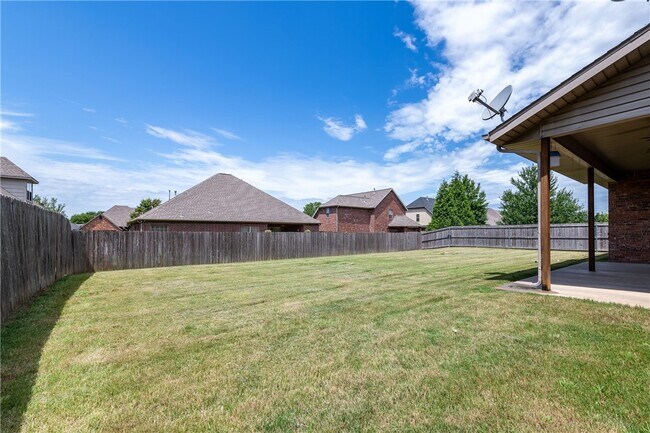 Building Photo - 3902 SW Banbury Dr