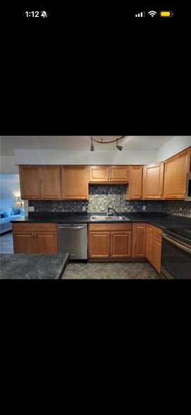 Building Photo - 611 Broadhead Ave