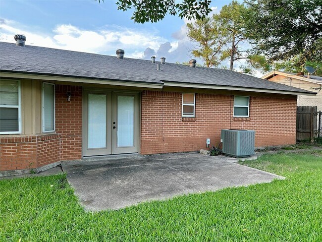 Building Photo - 1408 Kiowa Dr