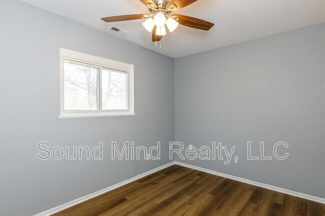 Building Photo - 2624 Sanderford Rd