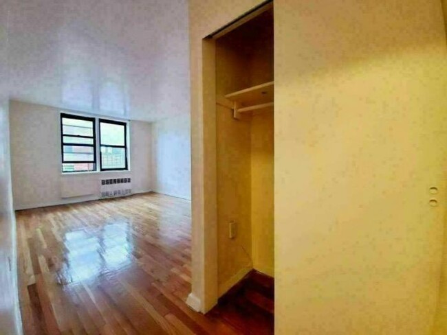 Building Photo - 1 bedroom in BRONX NY 10463