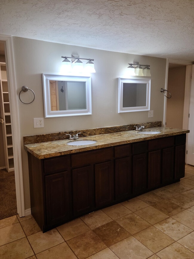 Building Photo - 11526 Equestrian Dr