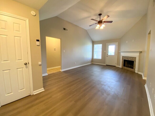 Building Photo - 3 bed, 2 bath home with wonderful curb appeal near N. Germantown Parkway.