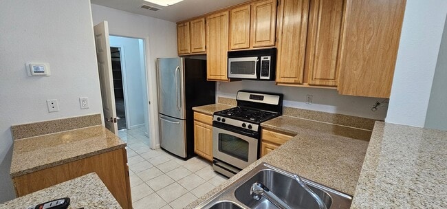 Building Photo - TANAMERA CONDOMINIUMS 1 bed 1 bath 1 car g...