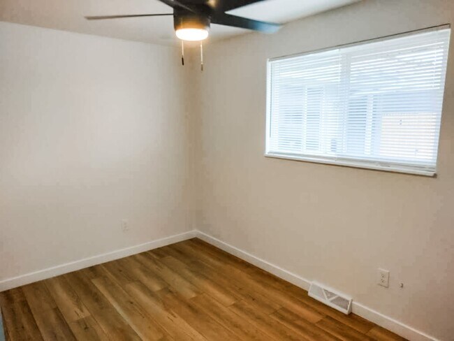 Building Photo - Gorgeous newly remodeled one 2 bedroom one bath condo