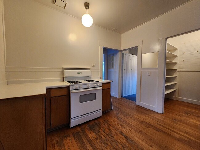 Building Photo - 7251 Maple Ave