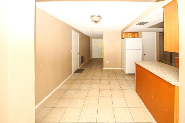 Building Photo - 10824 Queens Rd
