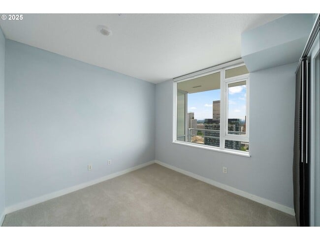 Building Photo - Modern 2-Bed/2-Bath Condo with Balcony & Prime Downtown Location