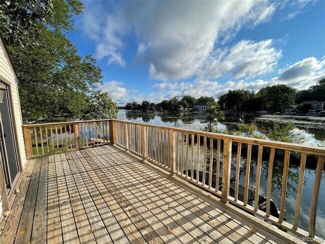 Building Photo - 1253 Bamford St