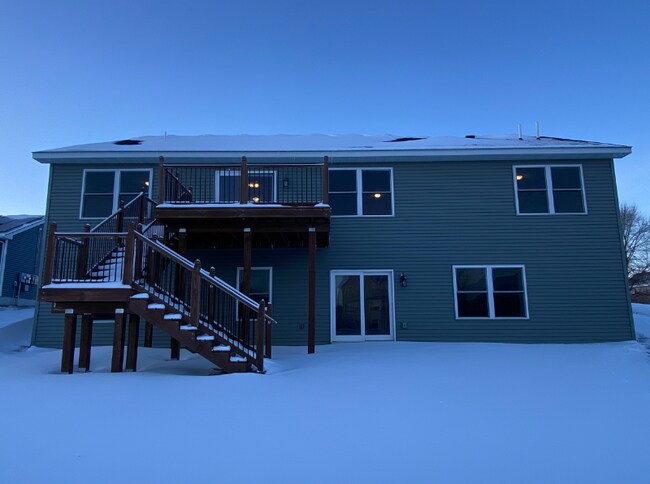 Building Photo - 906 Taft St S