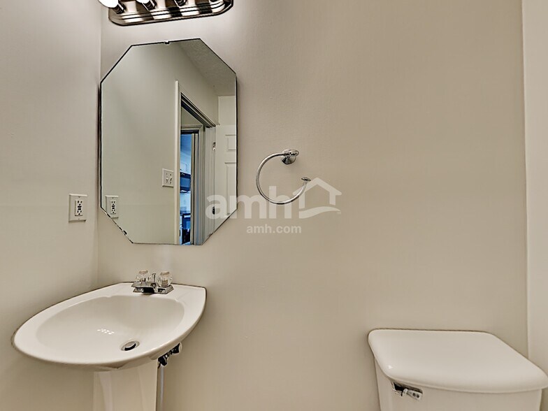 Building Photo - 5721 Gaboury Ln