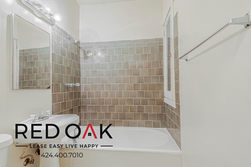 Building Photo - 532 S Coronado St