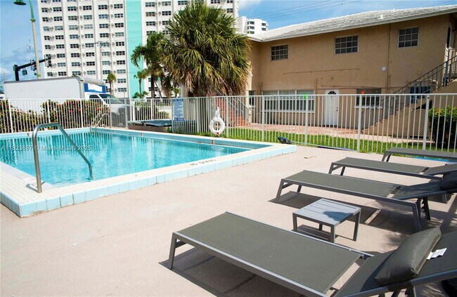 Building Photo - 4109 N Ocean Dr
