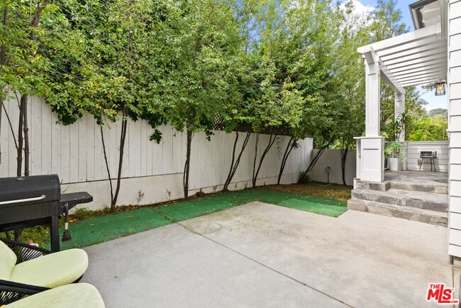 Building Photo - 592 30th St