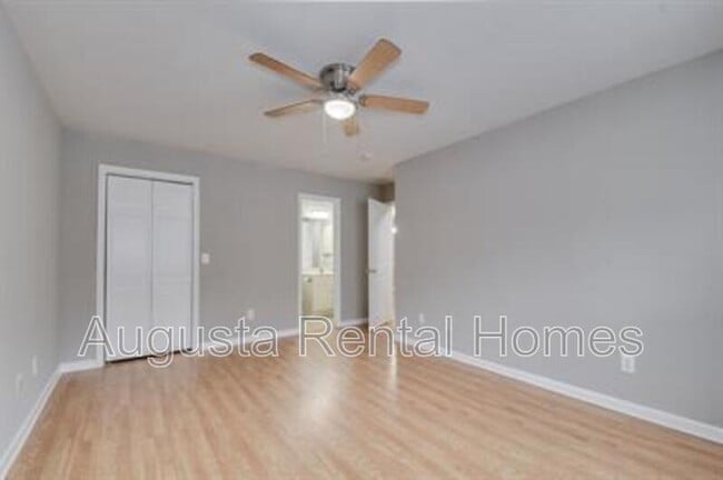 Building Photo - 102 Kelly Dr