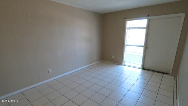 Building Photo - 26 W 6th Pl