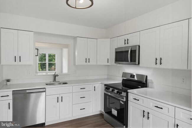 Building Photo - 2846 Schoolhouse Cir