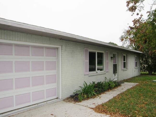 Building Photo - 3/2/2 in Spring Hill Florida 34609