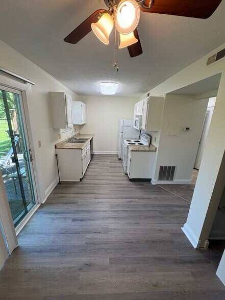 Building Photo - 7977 Tall Timbers Dr