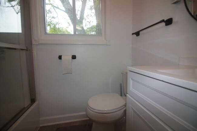 Building Photo - 1624 Greenwood Rd