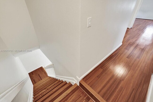 Building Photo - 21461 Sawmill Ct