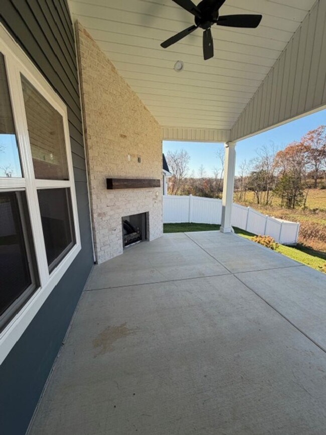 Building Photo - Maryville 37803 - 4 bedroom 3.5 bath - call Ed Johnson 865-924-5045