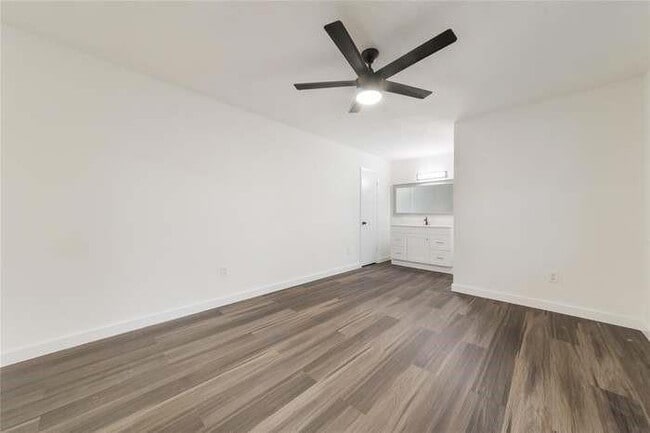 Building Photo - 5535 Pine Pl