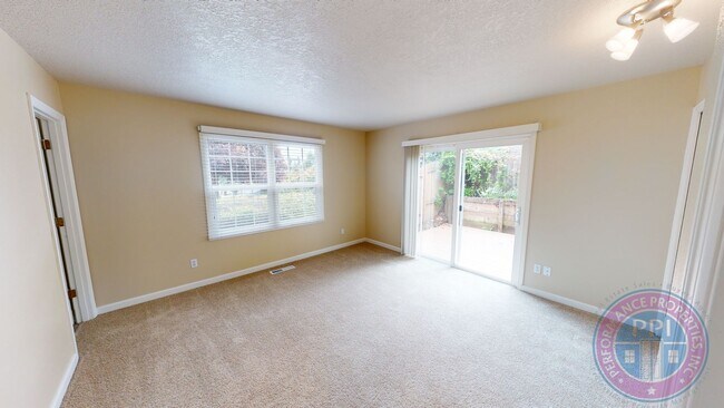 Building Photo - 2404 Saddle Ct