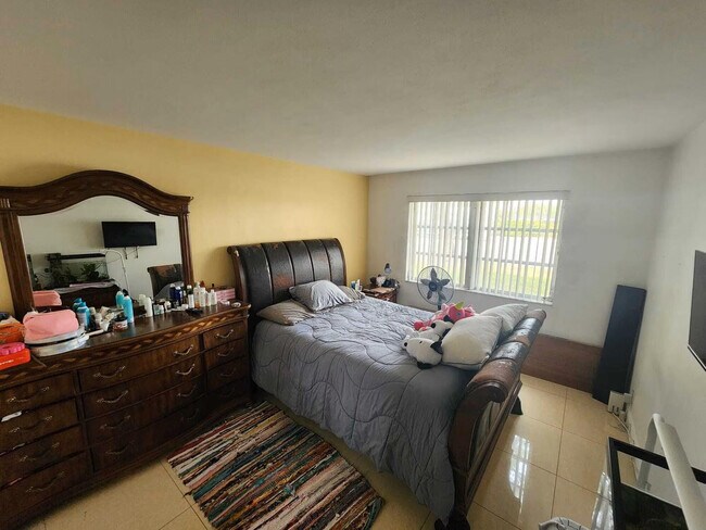 Building Photo - 1801 NE 62nd St