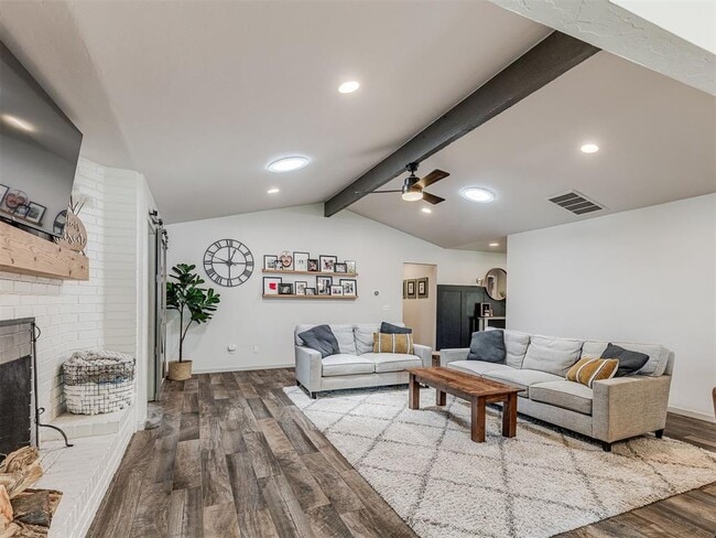 Building Photo - 801 Rock Hollow Rd