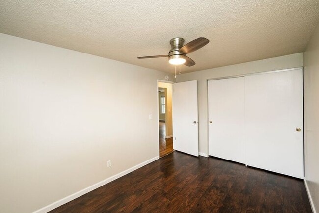 Building Photo - 7415 SE Center St