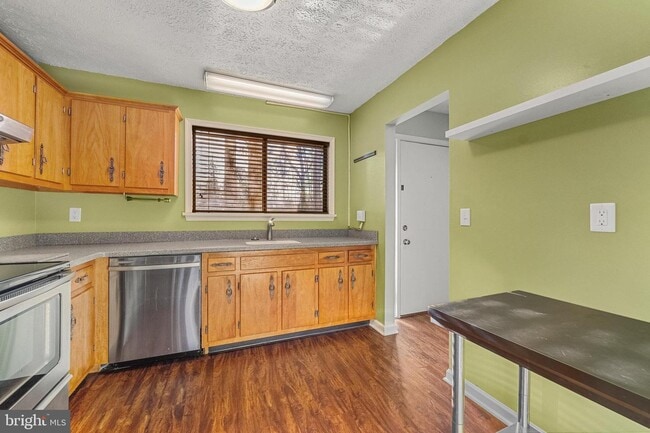 Building Photo - Red Oak