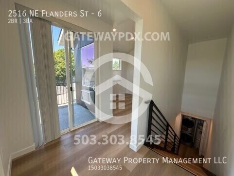 Building Photo - 2516 NE Flanders St