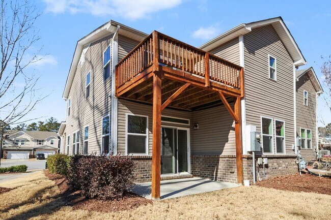 Building Photo - Beautiful 4-Bedroom End-Unit Townhome in West Cary | Open Floor Plan | Prime Location