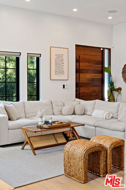 Building Photo - 358 N Bronson Ave