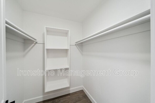 Building Photo - 4525 E 31st St