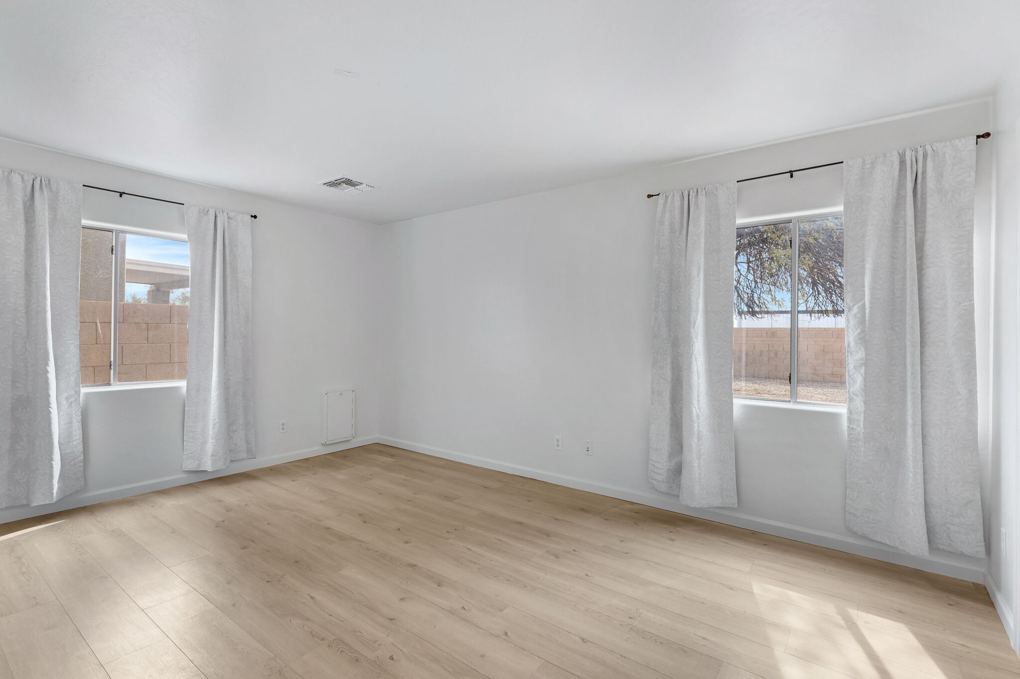 Building Photo - 43631 W Cowpath Rd