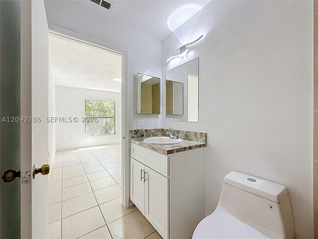 Building Photo - 4362-4364 Azora Rd