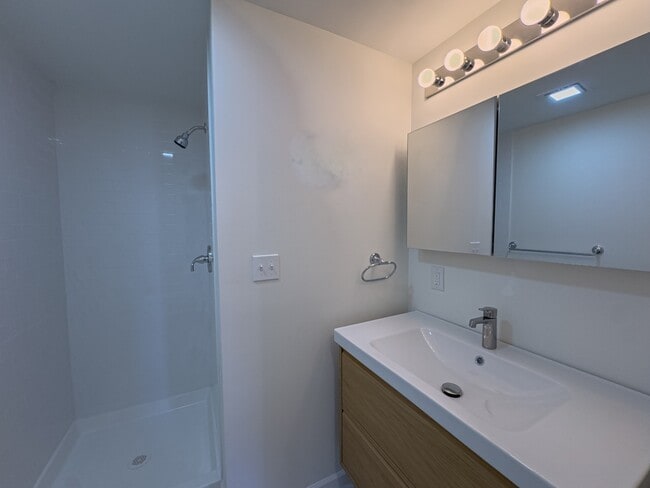 Building Photo - 2036 Wallace St