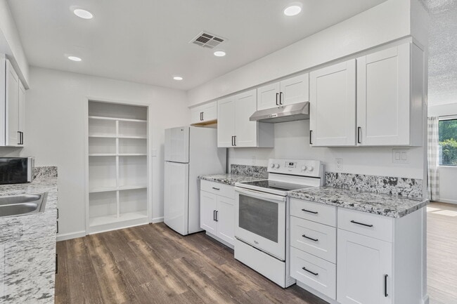 Building Photo - 31331 Auberry Rd