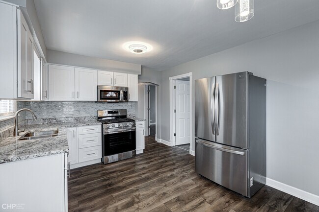 Building Photo - 5812 W 63rd Pl
