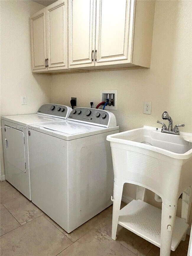 Building Photo - 3152 Point St