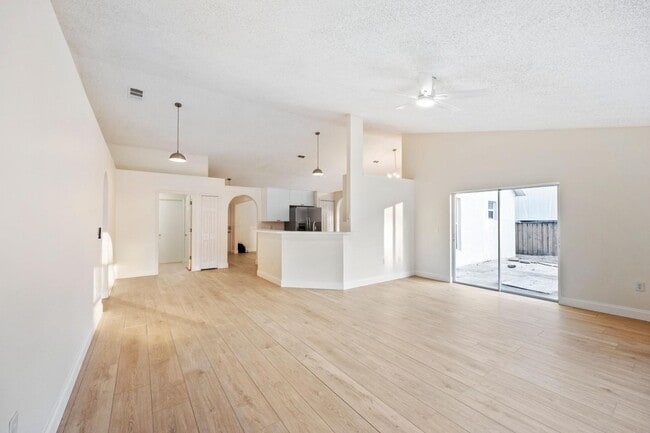 Building Photo - 320 Wisteria Ave NW
