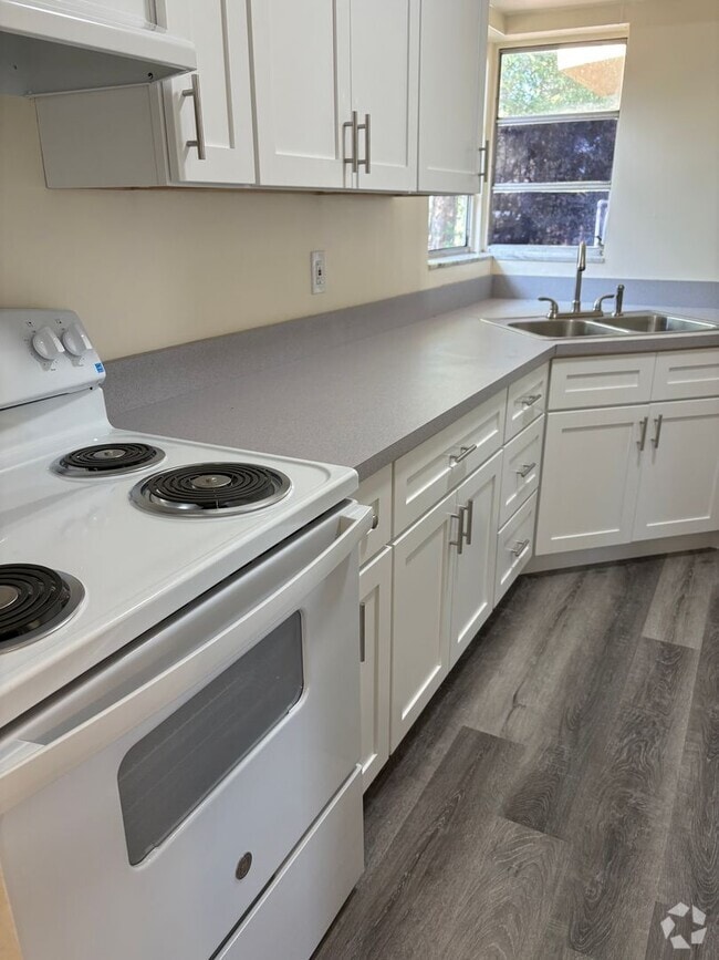 Building Photo - Totally Remodeled Deltona Beauty - CALL SH...